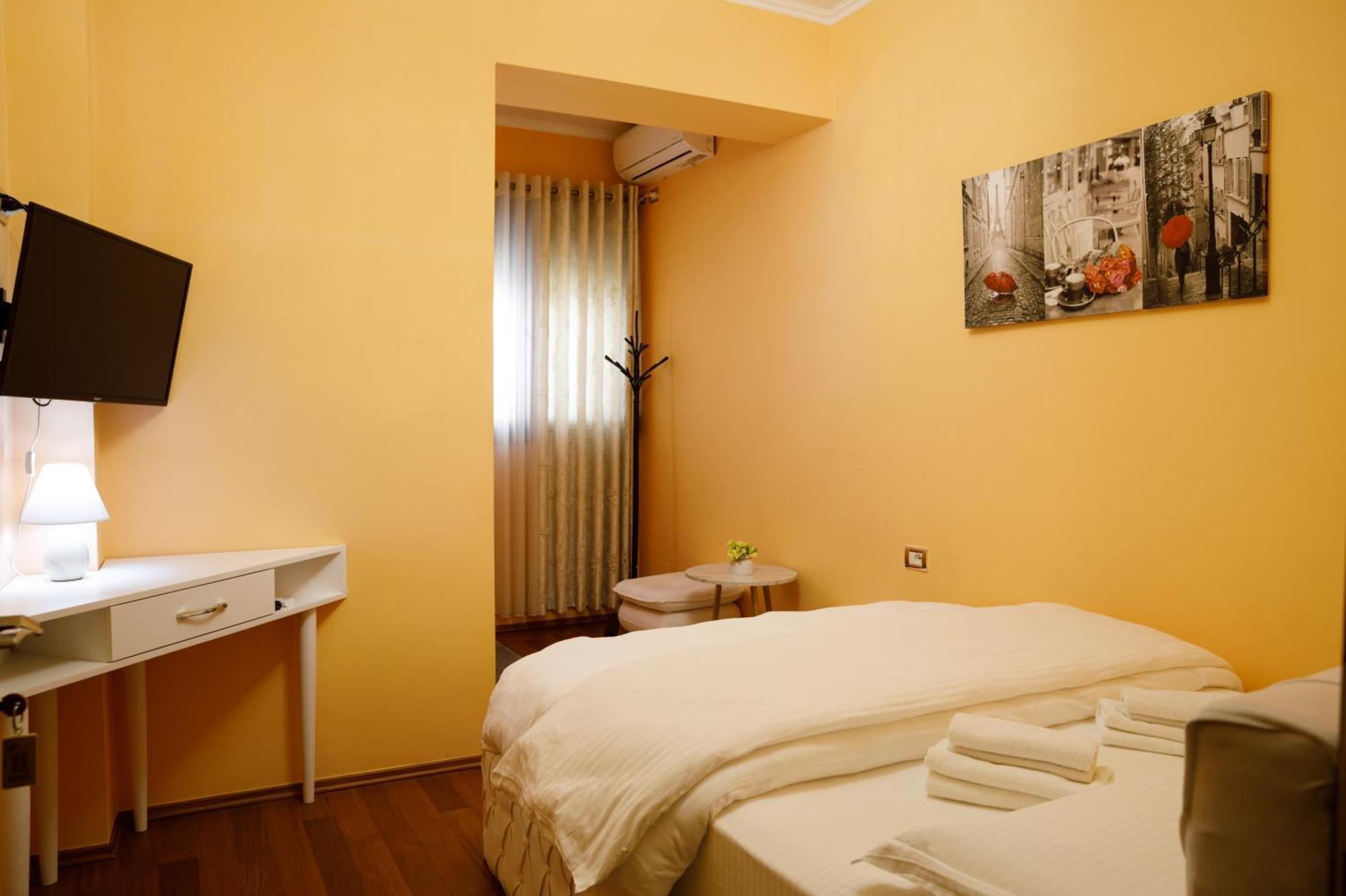 Bora Hotel Gjirokaster Exterior photo