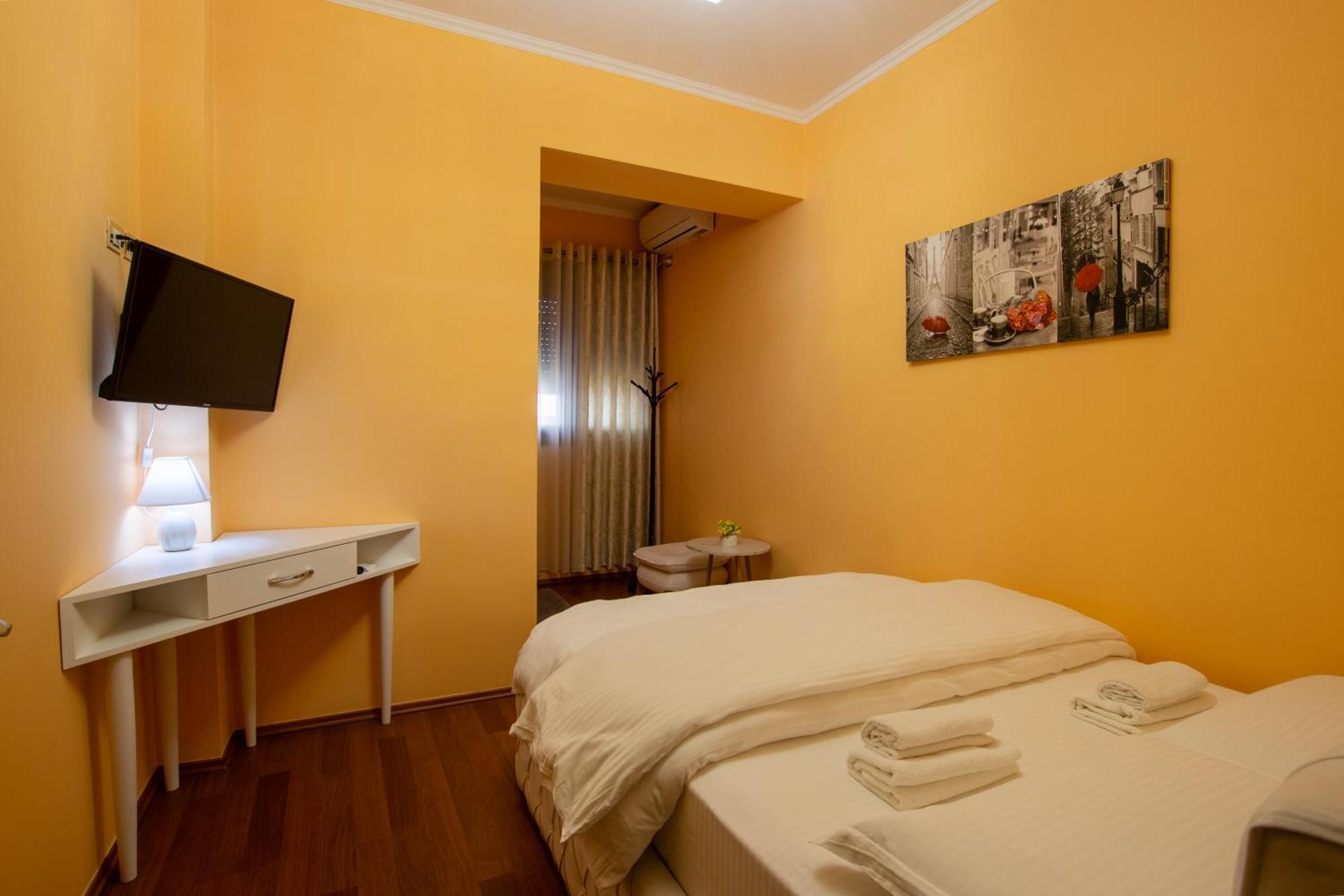 Bora Hotel Gjirokaster Exterior photo