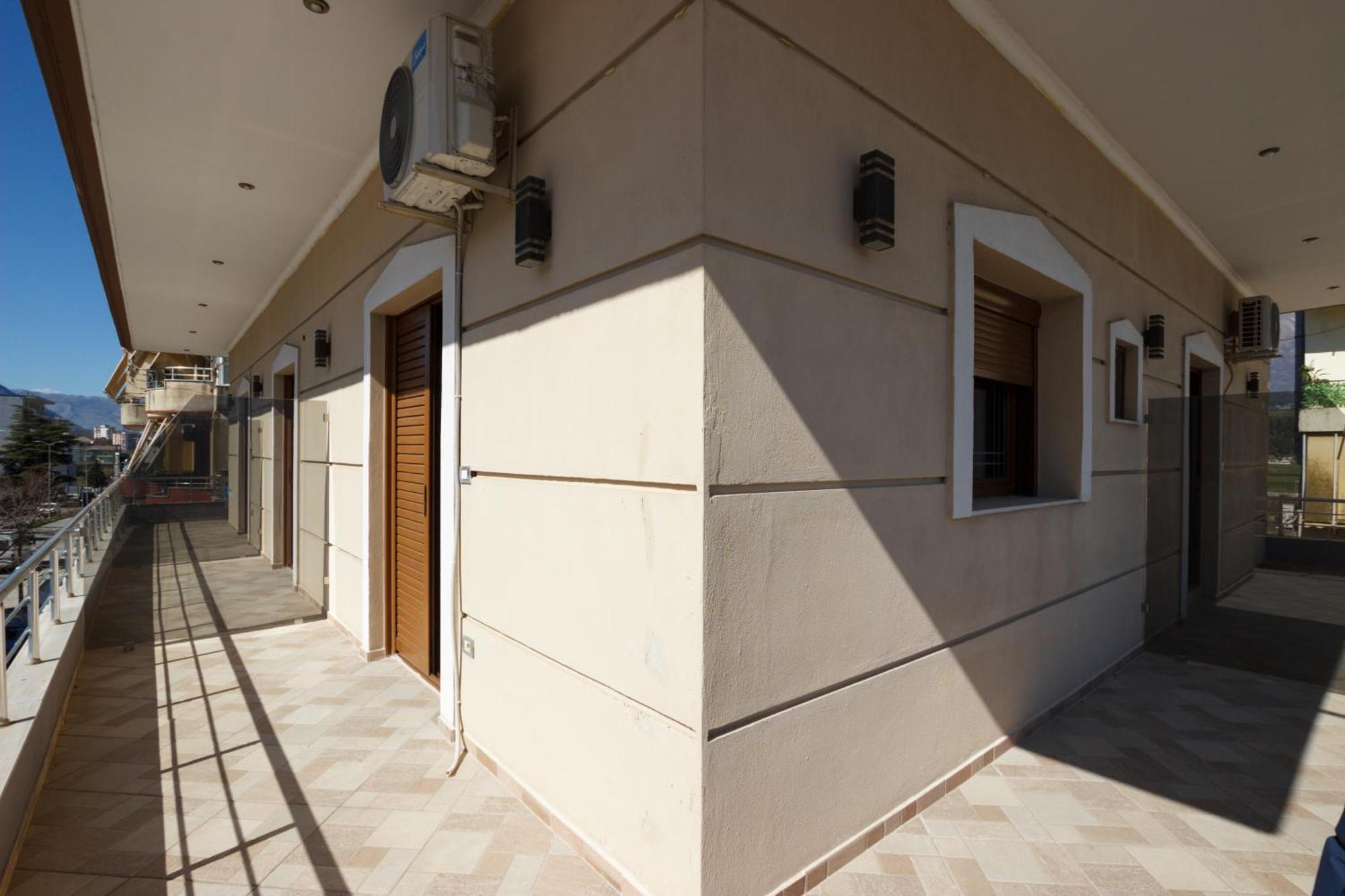 Bora Hotel Gjirokaster Exterior photo